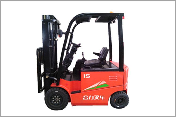 采用全新國Ⅲ排放發(fā)動機， 性能穩(wěn)定，動力強勁