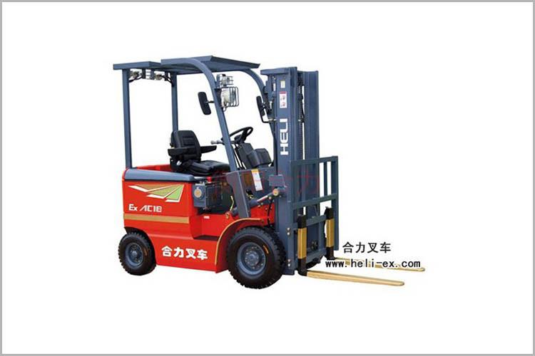 濟(jì)寧叉車(chē)工作后需要將貨叉降置地面，門(mén)架要回復(fù)原位(正中垂直)，目的是為了讓液壓系統(tǒng)獲得卸荷保護(hù)