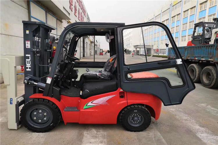 未經公司書面認可，不允許對濟寧叉車進行改造或添加任何工作裝置，否則可能會影響額定載荷